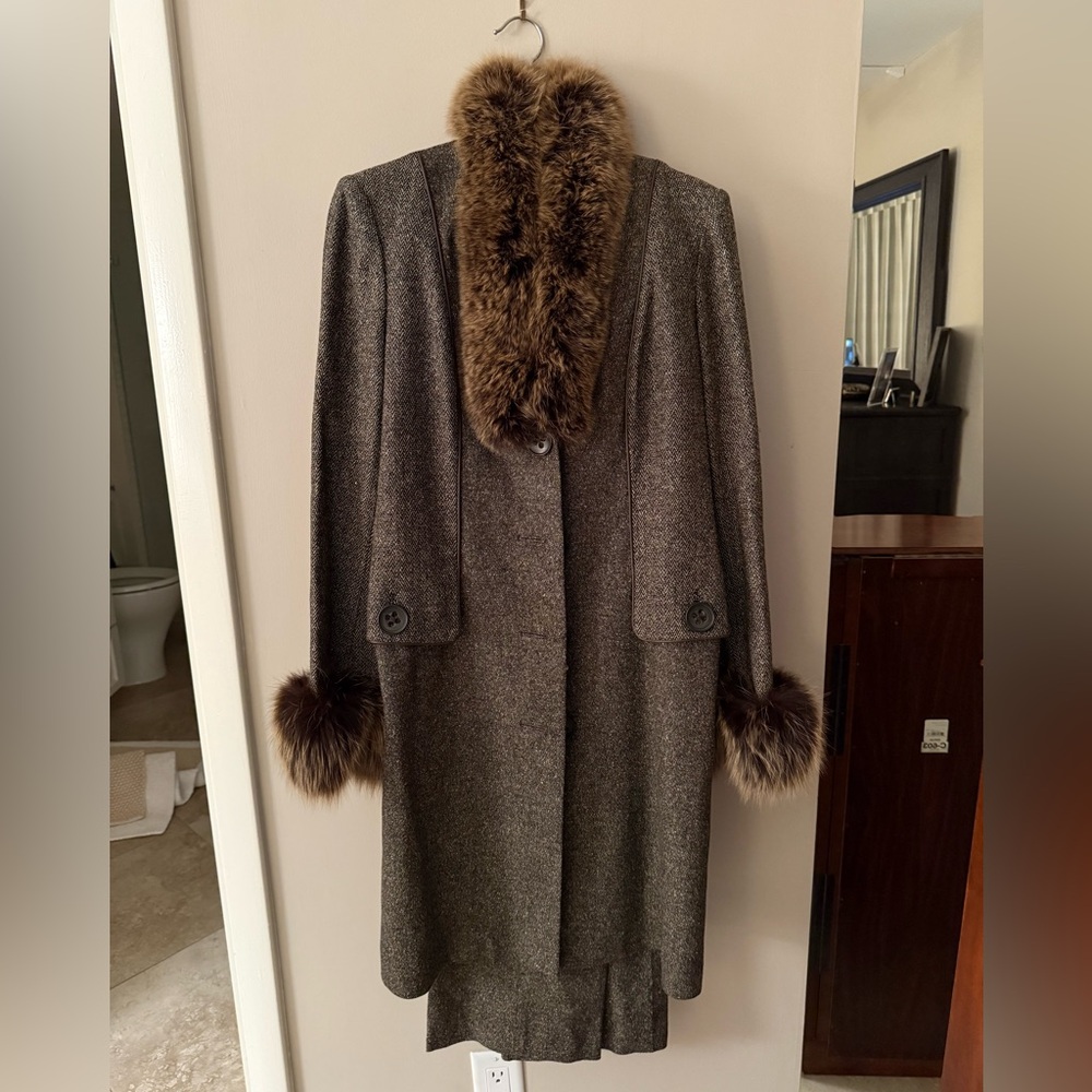 Magashoni wool coat with genuine fox collar and cuffs with matching pants